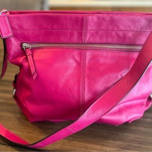 Hot pink beautiful Coach shoulder bag in great condition. Smooth leather.
